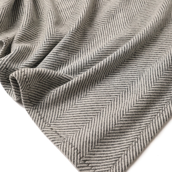 100% Wool Grey and Ivory Soft Herringbone Throw Blanket 53"x69" - Picture 9 of 12